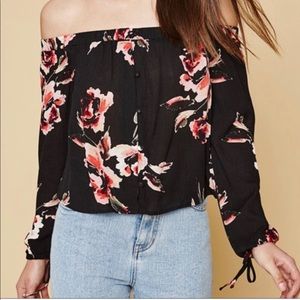 Kendall+Kylie off shoulder floral long sleeve!!💛